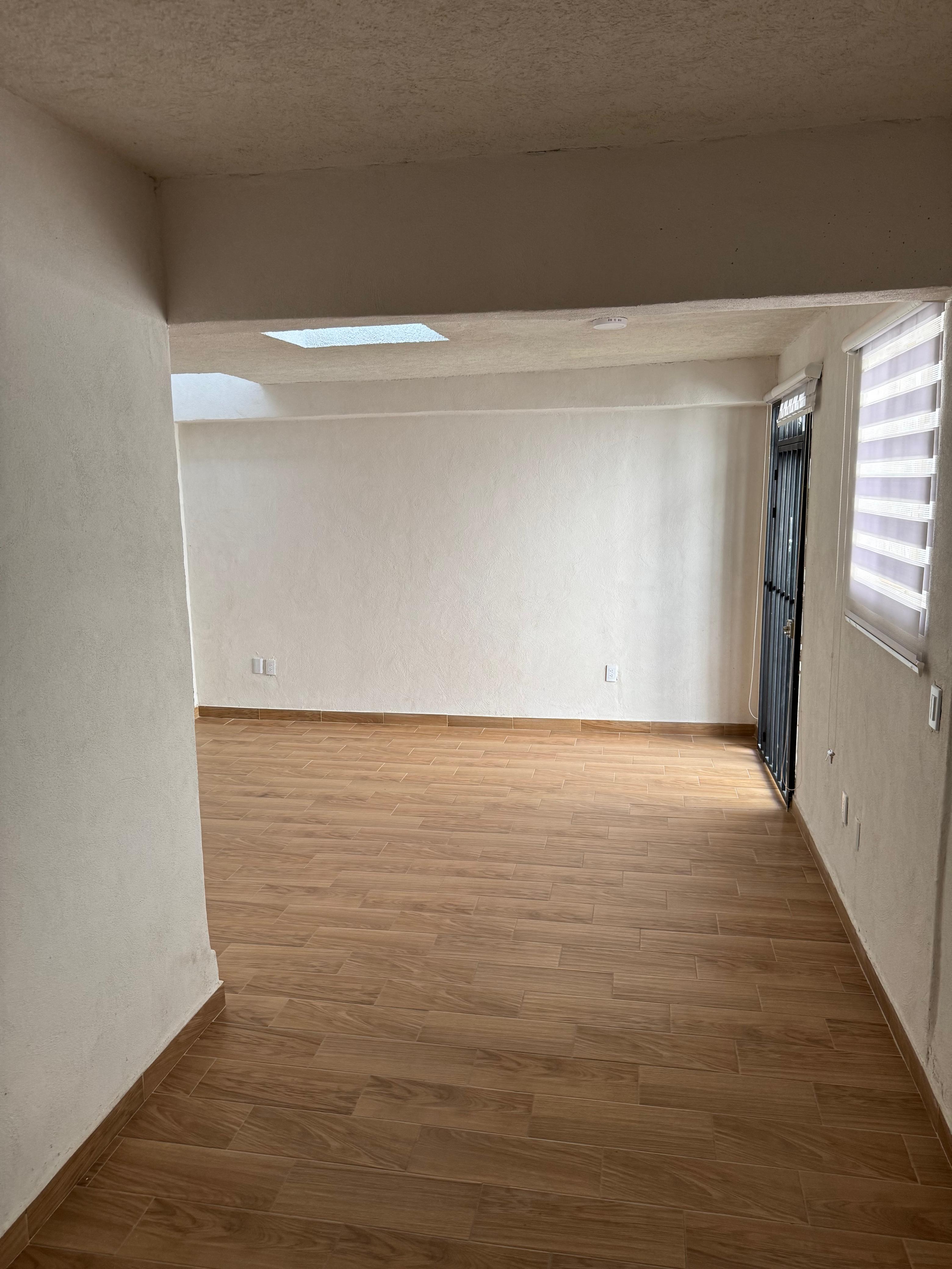 CASA EN VENTA EN PRIVADO CON ALBERCA EN LE�N GTO ZONA NORTE